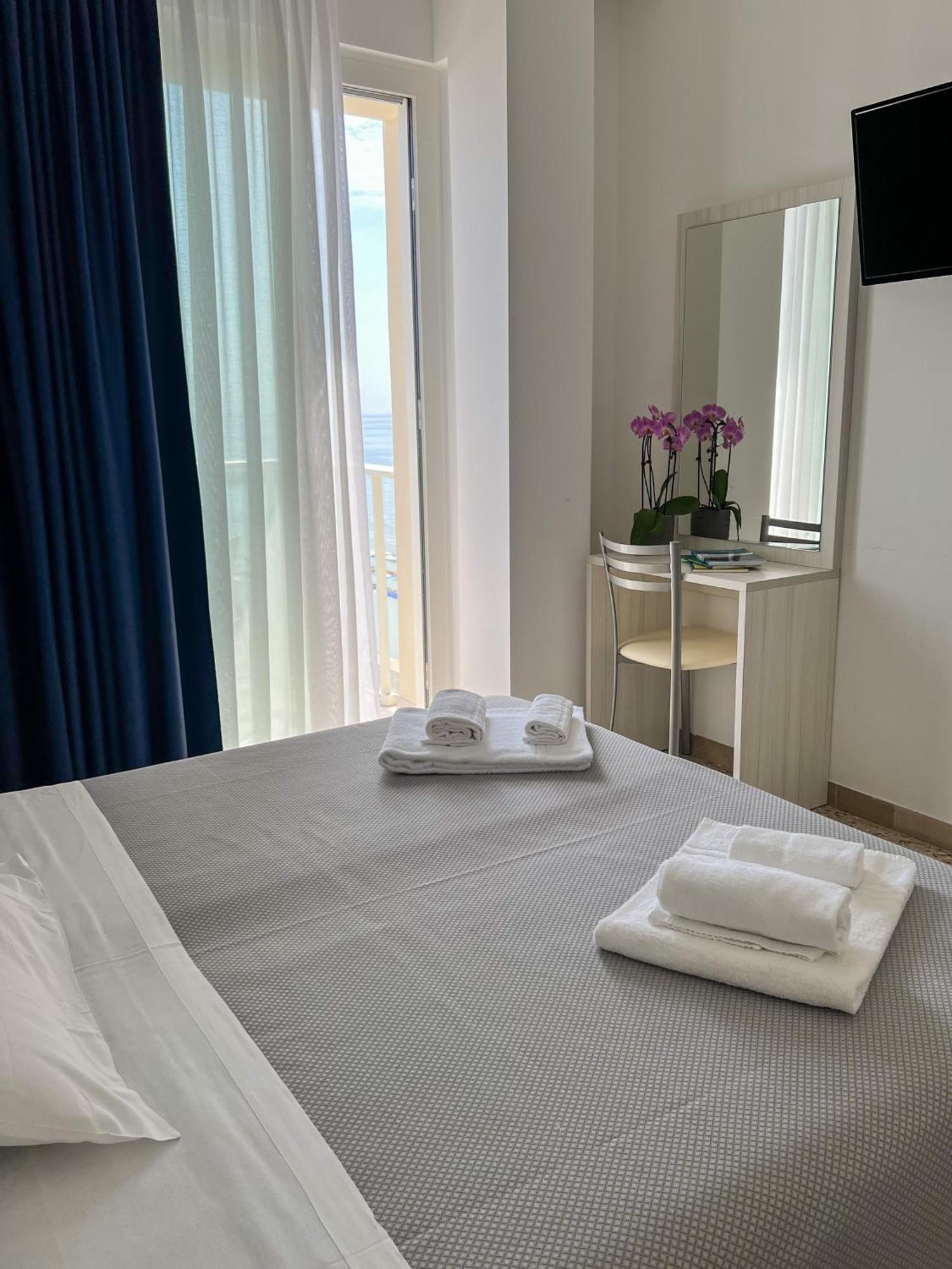 Hotel Ideal Cupra Marittima Extérieur photo